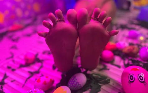 BriaConner_ A feet gift, for being Easter Day 🙈🐰 Pic