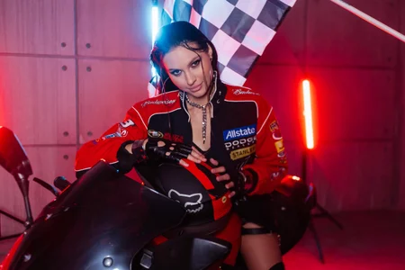 AliceVersalのMoto Girlの 3枚の写真