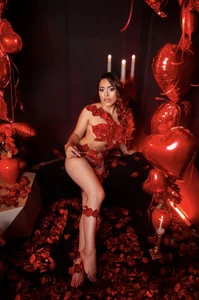 SaraVelveet Pleasure Has No Rules Pic 4