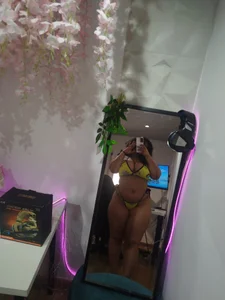 Curly__Bell Too Hot to Handle  3 снимка