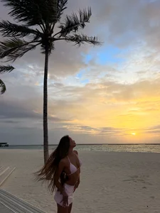 Molly_Miles kullanıcısının Molly in the Maldives🏝️ albümü -  4 fotoğraf