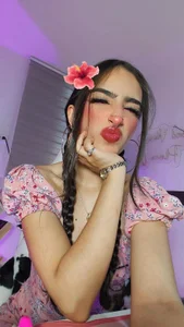 AgathaBlair Too sweet to be so restless Gambar 4