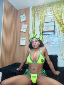 Sarahi_rose What if today you become my favorite temptation? 😈 Poză 2