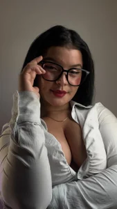 lana_beket_ Secretary slika 2