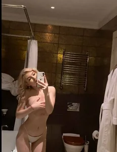 Kiss_Auroraa Public Pic 7