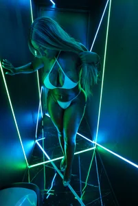 BabyFannyxx: Light and oil 💦😏 ( 3 фото)