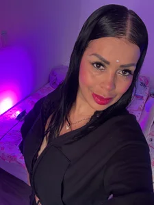 You like looking at me🌸🌸 od KAROL_RUBI  3 snímek