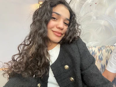 BrendaBennett Too good a mood to hide 😏 - {count, plural, one {תמונה אחת} two {שתי תמונות} many {# תמונות} other {# תמונות}}