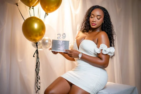 RoxannaBlanche 🎉Happy birthday to me🎉 Pic 4