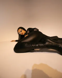 brianathompson Latex outfit  2টি ছবি