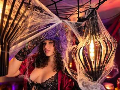 AraFerrer 🖤 ​​Halloween After Dark 🔥 Which photo cast a spell on you? Pic 4