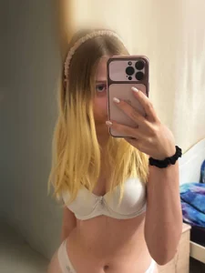 Fluffy_Cloude A little teasing Gambar