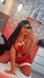 Santa’s Naughty Gift od NicolleeEvanss  5 snímek