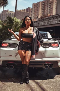 MaddyGray_ curves that defy the limits Pic
