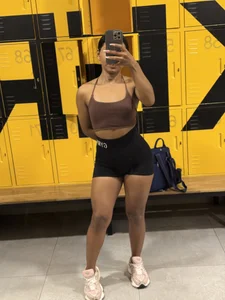 Gym For you my cat🩷💪🏾 de Barbiebrunette_ Foto