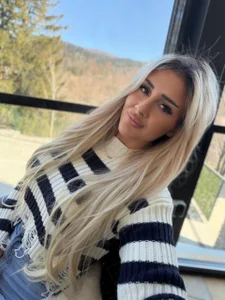 OhAnita Mountain babe escape 🚵 Pic 9