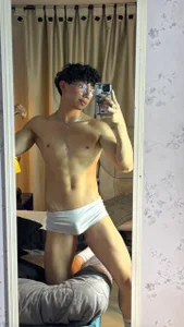 liam_twiink getting out of the shower Pic 7