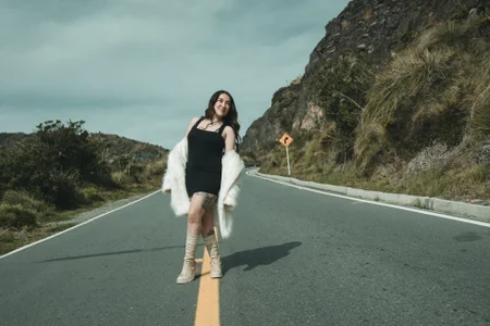 AmbarClarck: Stomping on any terrain. 🏔️🌋🌍 ( 8 фото)