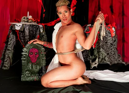 Sidney_Belle: The touch of a god, the whisper of pleasure. ( 3 фото)