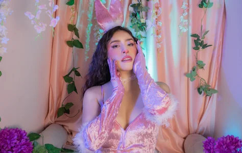 SarahMiler_のI never knew how much fun life could be until I became a playboy bunny.の 5枚の写真