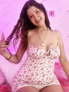 Sofi_cutiee U like my dress ? Pic 5