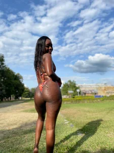 naomy_68 sunny day 🌞🏖️ Immagine 