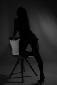 Class, curves, and a touch of mystery de carlina_15  2 Imagens