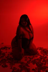 MiiaaVelvet Play with fire รูป  3