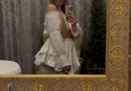 Mitchell_Hallie's XXX Nude Photo 2
