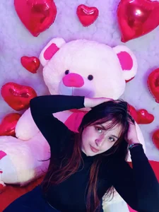 Gabyy_Cooper_ Public  4টি ছবি