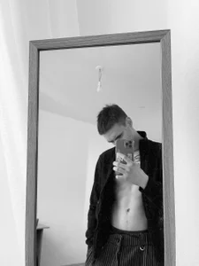 MagicLexa's XXX Nude Photo 2
