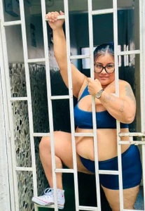 🍑 Killer curves, sporty & dangerously hot. 🔥😈 od Scarlett_Sex_Rs  3 snímek