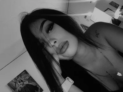 MilaMoonroe Public Foto 3