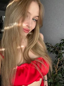 Emelia_Angel Public Pic 6