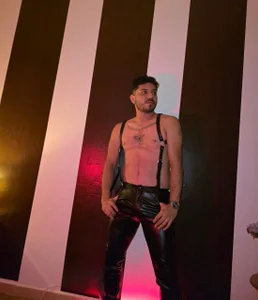 samuelcoopeer leather badbunny 😈🐰 Foto