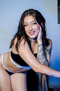 Giaa_Ross Young, free and magnetic. টি ছবি