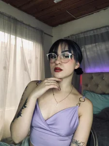 melodygirl2__ Hey there 😈🖤  4টি ছবি