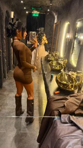 Scarlett_12 My clothes are in the way, can you help me with that?  2. fénykép