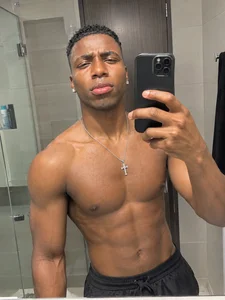 LionBlackk in the bad Pic