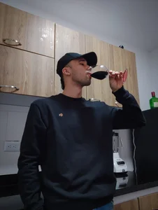 AndrewAbdala a wine? صورة واحدة|AndrewAbdala a wine? صورتان|AndrewAbdala a wine?  صور|AndrewAbdala a wine?  صورة