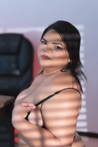 EmilyBanks_ Public Billede 5