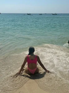 Kathy_taylor_ Sand and sea 🌊 Immagine  5