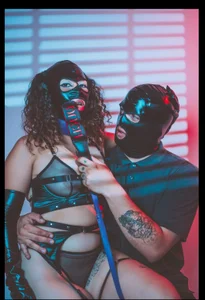 YOUR SEXY SLAVE od RoxyandAron2  9 snímek