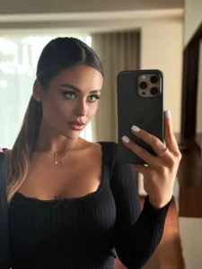 YasmineShaw Public Pic 9