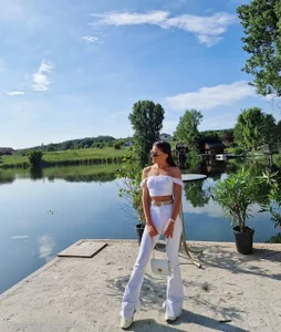 Kaya_Bliss Innocent টি ছবি