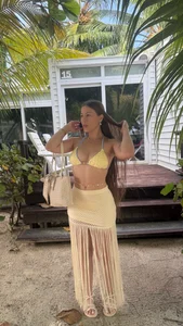 emily_montoya1's Do you like my outfit? 💛 Sex Photo 4
