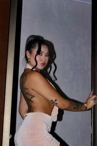 AmberLewis_ your charm and your temptation Foto 2