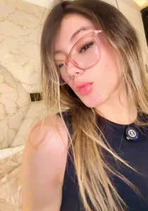 Abril_valen You’re effortlessly charming, and that’s rather dangerous Kuva 2