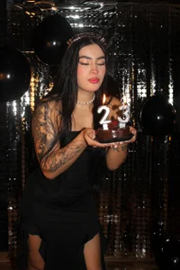 melody_cute10 It's my birthday🥳🖤 Let's enjoy this day together, August 10🖤 Pic 2