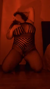 JANNAH_MARTINEZ Neón  4. fénykép